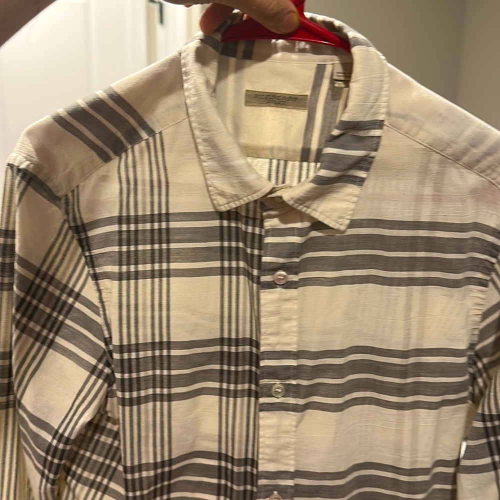 Burberry shirt used once really nice fits Iike a small
